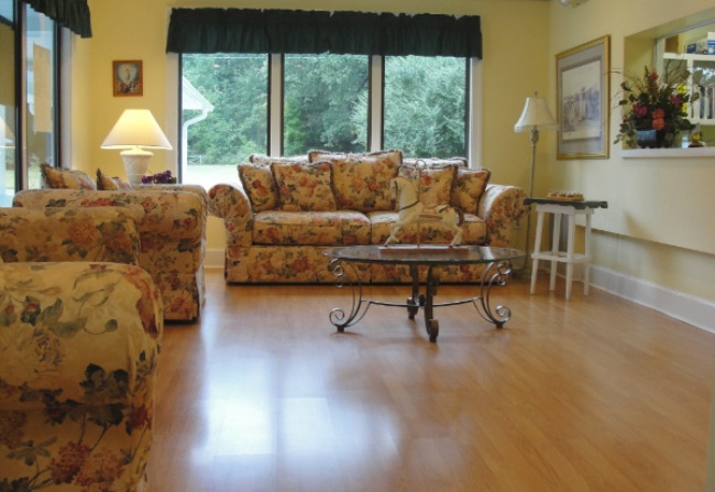 Relax While You Wait In Our Comfortable Lobby Relax While You Wait In Our Comfortable Lobby